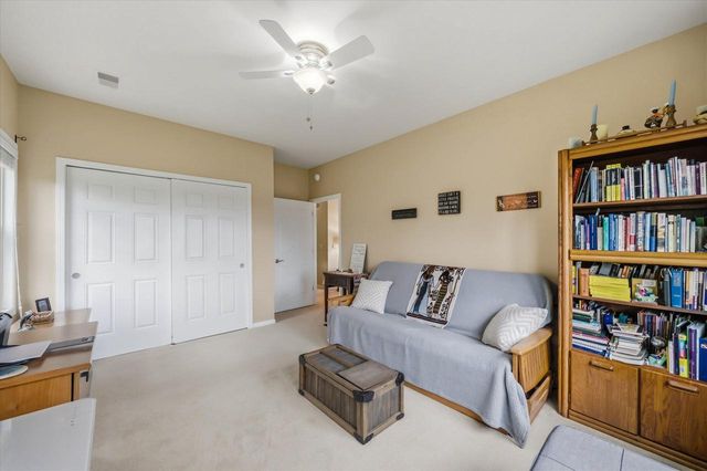 1724 New Port Vista DRIVE, Grafton, WI 53024