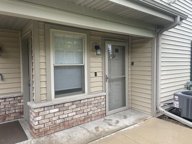 1724 New Port Vista DRIVE, Grafton, WI 53024