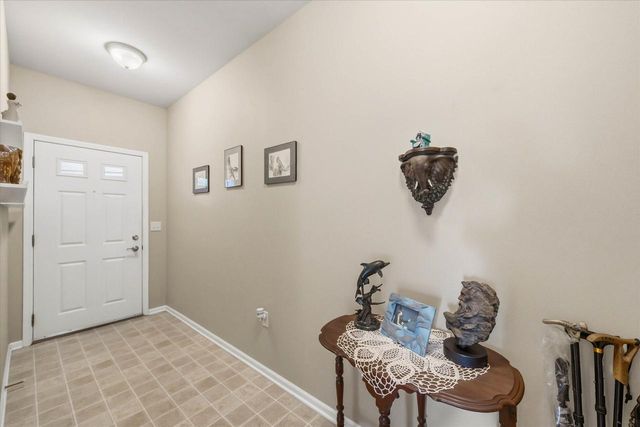 1724 New Port Vista DRIVE, Grafton, WI 53024