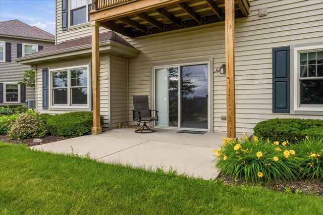 1724 New Port Vista DRIVE, Grafton, WI 53024