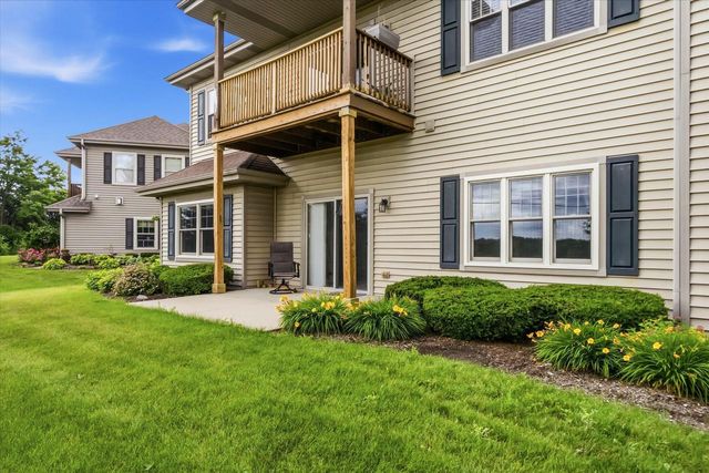 1724 New Port Vista DRIVE, Grafton, WI 53024