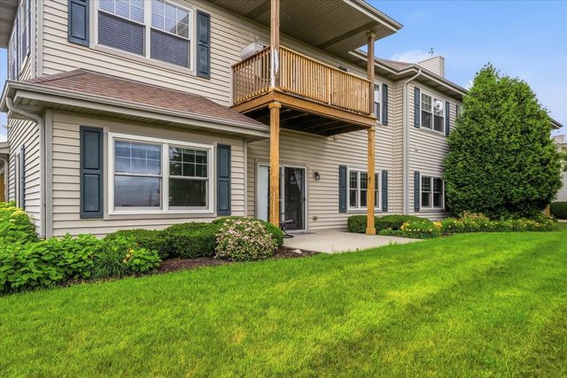 1724 New Port Vista DRIVE, Grafton, WI 53024