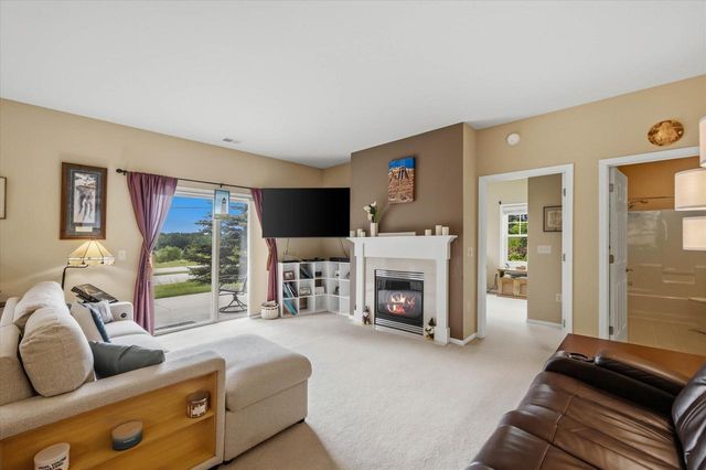 1724 New Port Vista DRIVE, Grafton, WI 53024