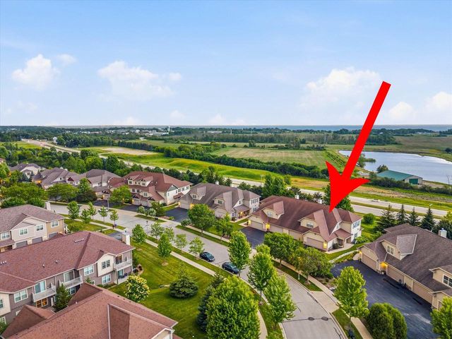 1724 New Port Vista DRIVE, Grafton, WI 53024