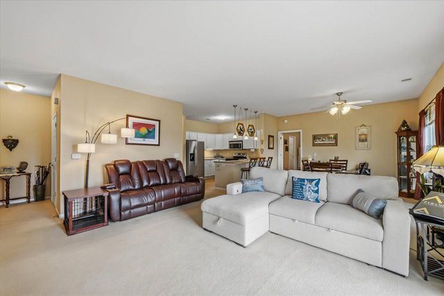 1724 New Port Vista DRIVE, Grafton, WI 53024