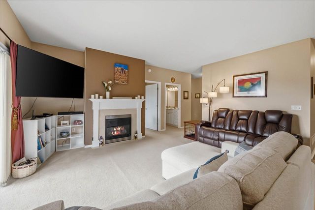 1724 New Port Vista DRIVE, Grafton, WI 53024