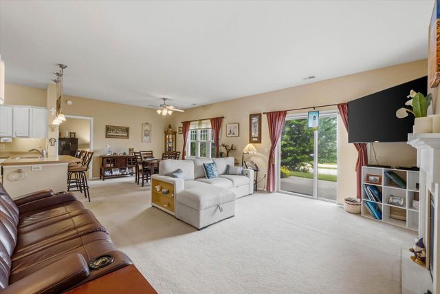 1724 New Port Vista DRIVE, Grafton, WI 53024
