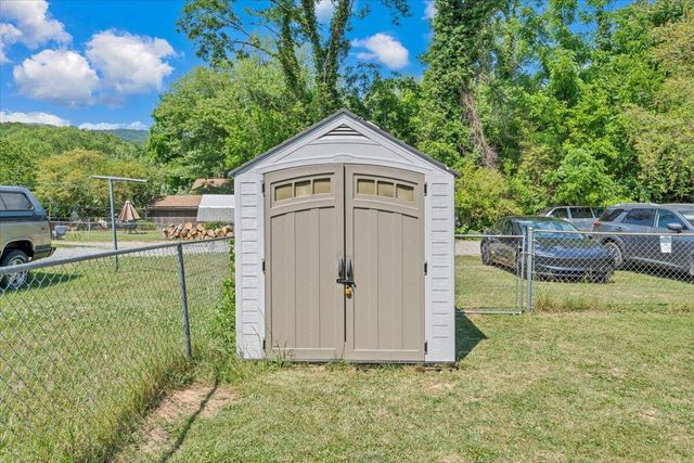 3648 Yellow Mountain RD SE, Roanoke, VA 24014