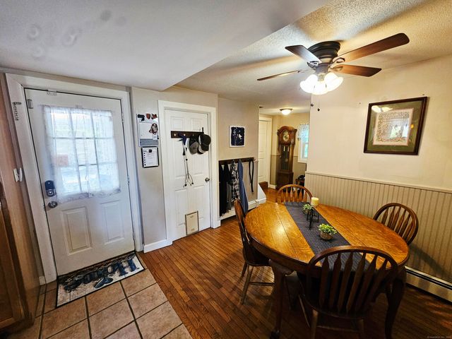 79 Roosevelt Avenue, Norwich, CT 06360
