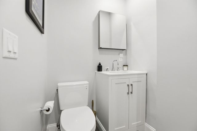 1896 Beacon St PH3, Brookline, MA 02445