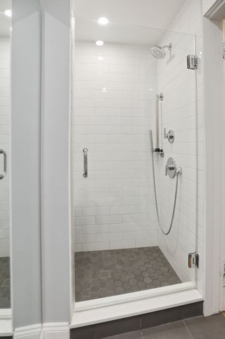 1896 Beacon St PH3, Brookline, MA 02445