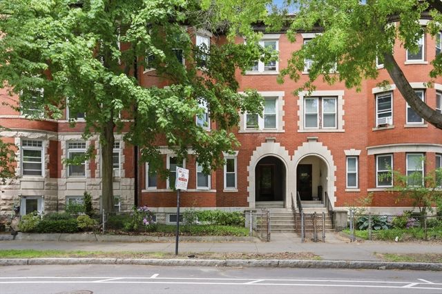 1896 Beacon St PH3, Brookline, MA 02445