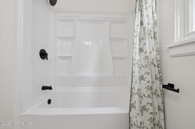 2736 Northwood Avenue, Toledo, OH 43606