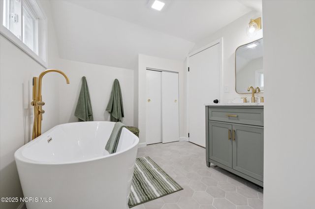 2736 Northwood Avenue, Toledo, OH 43606