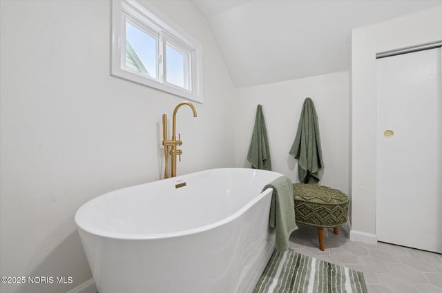 2736 Northwood Avenue, Toledo, OH 43606