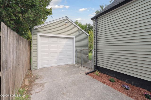 2736 Northwood Avenue, Toledo, OH 43606