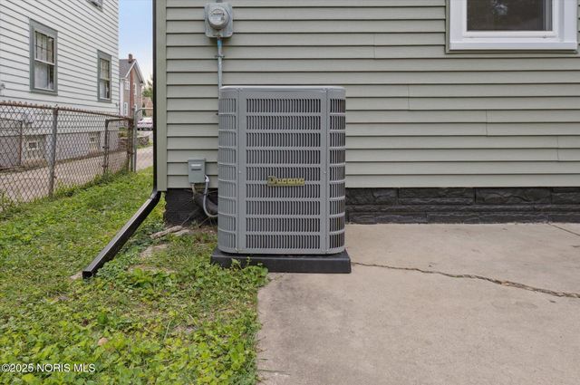 2736 Northwood Avenue, Toledo, OH 43606