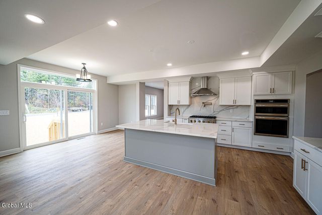 3 Stone Creek Drive, East Greenbush, NY 12061