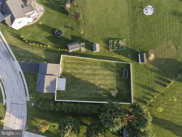 320 FRIENDLY DR, Hanover, PA 17331