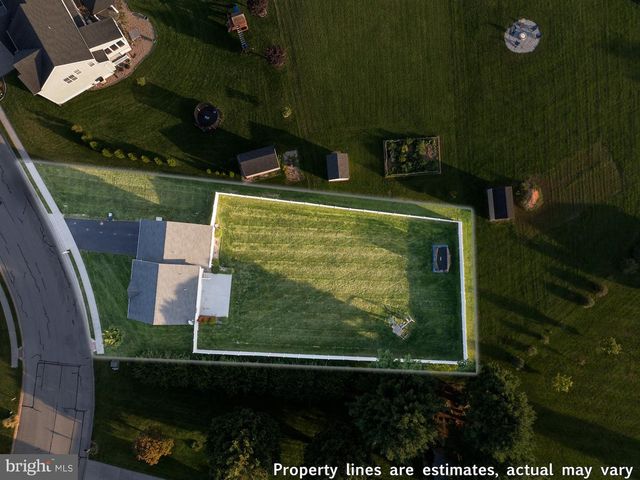 320 FRIENDLY DR, Hanover, PA 17331