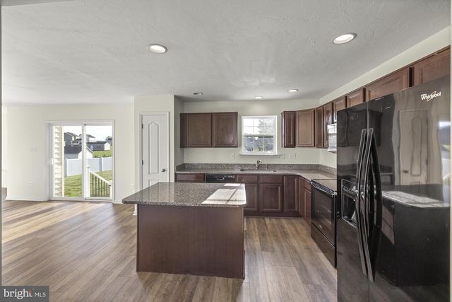 320 FRIENDLY DR, Hanover, PA 17331