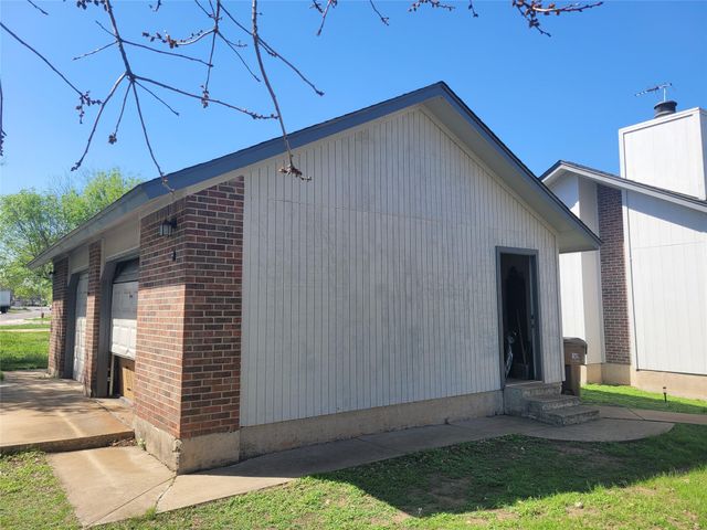 1804 Rawhide DR, Round Rock, TX 78681