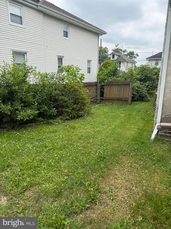 2240 COLLEGE AVE, Bensalem, PA 19020