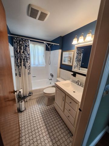 10 Violet Rd, Peabody, MA 01960