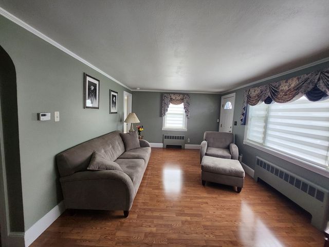 10 Violet Rd, Peabody, MA 01960