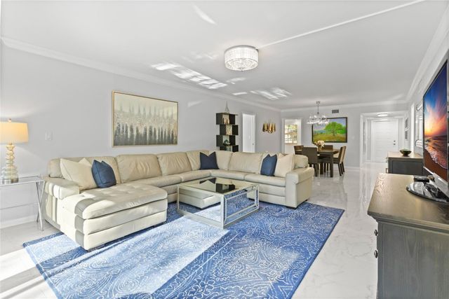 821 Cypress Boulevard 304, Pompano Beach, FL 33069