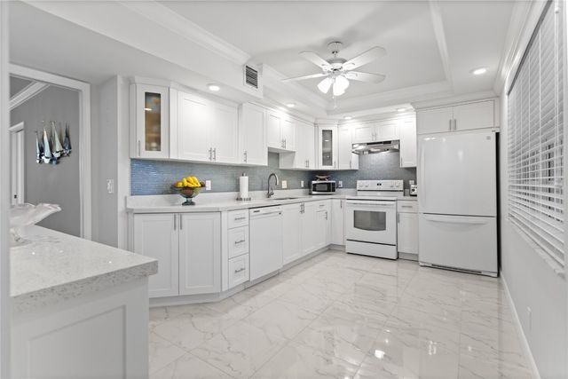 821 Cypress Boulevard 304, Pompano Beach, FL 33069