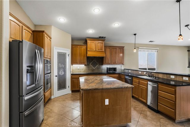 22733 Inspiration, Canyon Lake, CA 92587