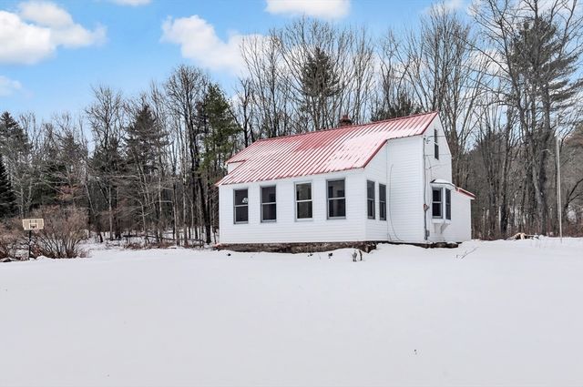 92 Squannacook Rd, Shirley, MA 01464