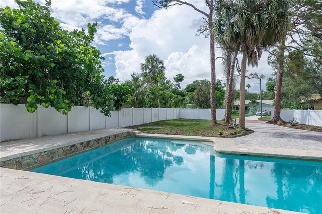 1320 CORAL WAY S, St Petersburg, FL 33705