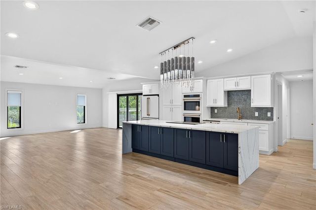 1211 Periwinkle WAY, Sanibel, FL 33957