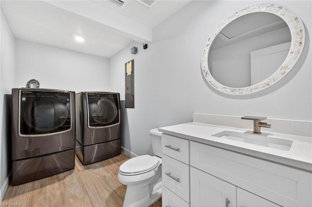 1211 Periwinkle WAY, Sanibel, FL 33957