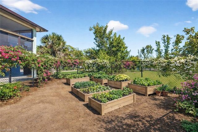 1211 Periwinkle WAY, Sanibel, FL 33957