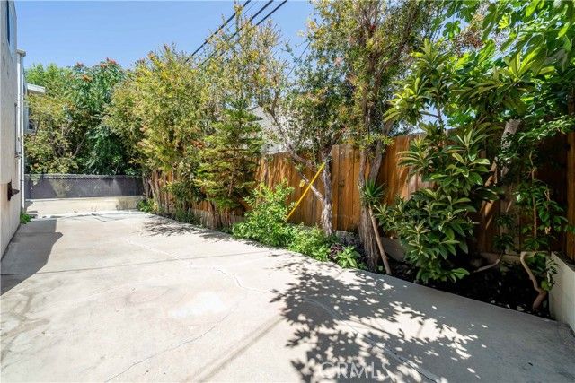 14947 Dickens Street 3, Sherman Oaks, CA 91403