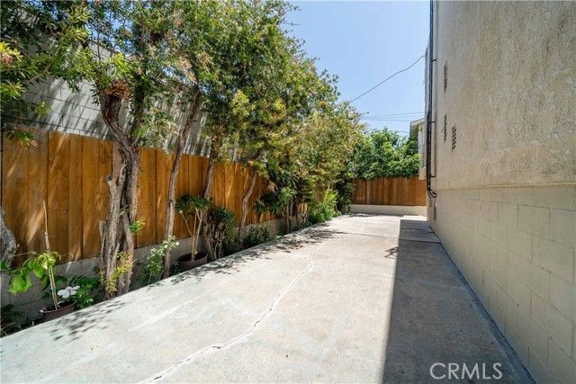 14947 Dickens Street 3, Sherman Oaks, CA 91403