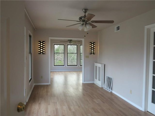 310 W University Ave B, Georgetown, TX 78626