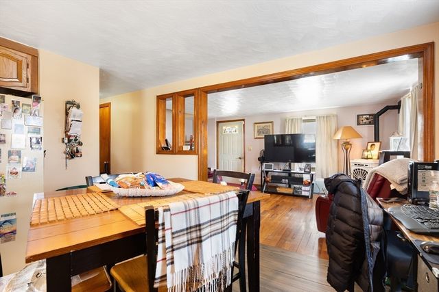 1791 Carew St, Springfield, MA 01104