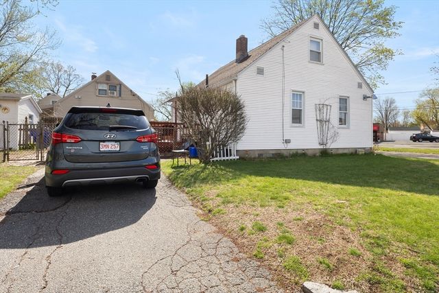 1791 Carew St, Springfield, MA 01104