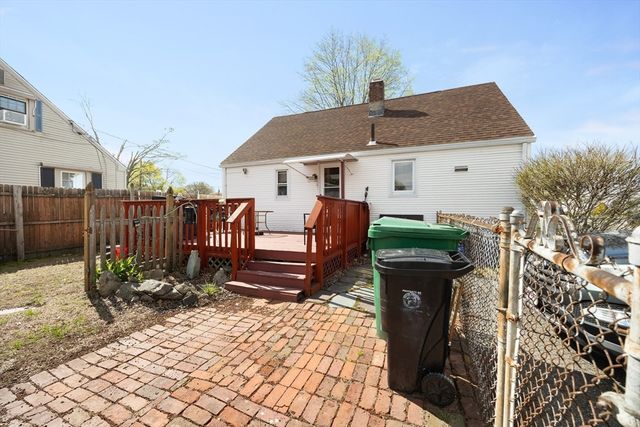 1791 Carew St, Springfield, MA 01104
