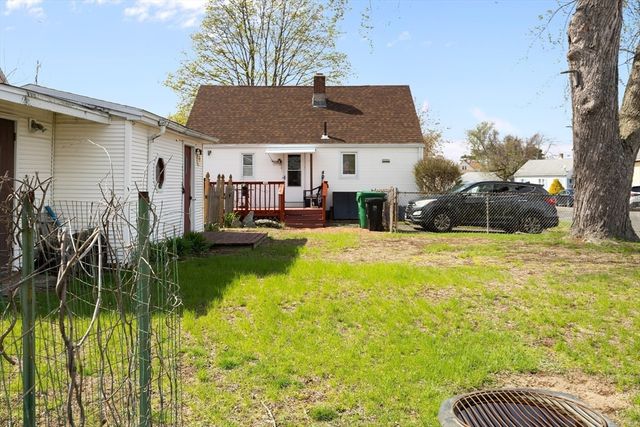 1791 Carew St, Springfield, MA 01104