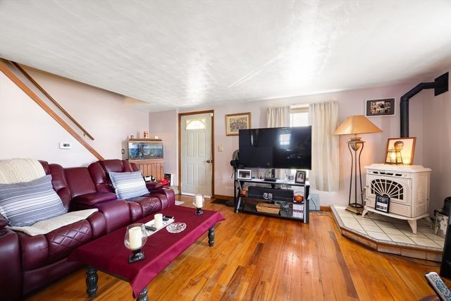1791 Carew St, Springfield, MA 01104