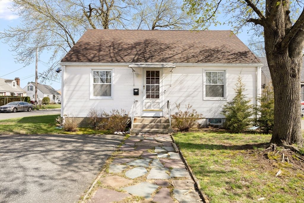1791 Carew St, Springfield, MA 01104