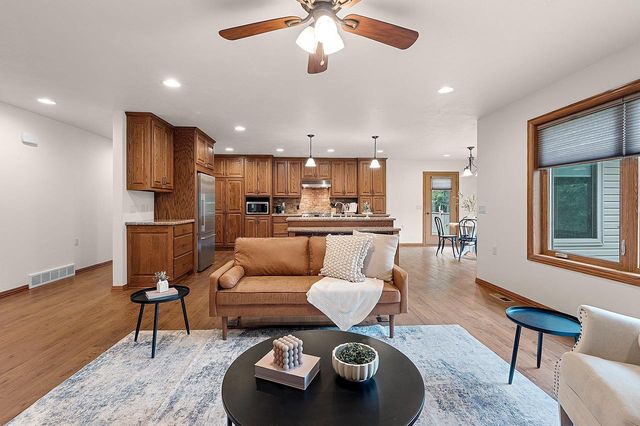 2474 SHADY OAK DRIVE, Green Bay, WI 54304