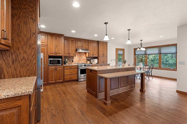 2474 SHADY OAK DRIVE, Green Bay, WI 54304