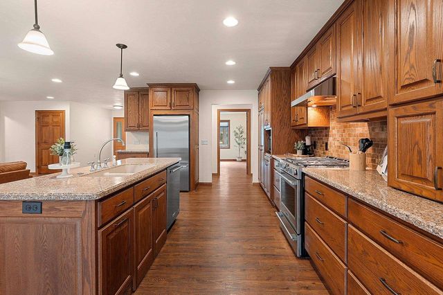 2474 SHADY OAK DRIVE, Green Bay, WI 54304