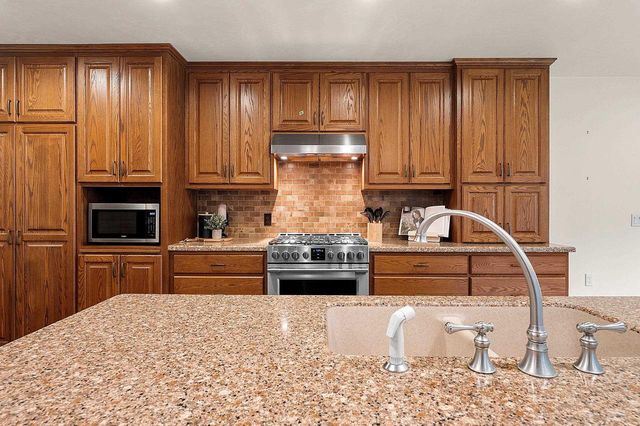 2474 SHADY OAK DRIVE, Green Bay, WI 54304